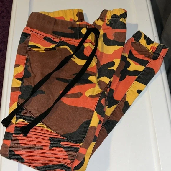 Camouflage Jogger Pants - Picture 4 of 4